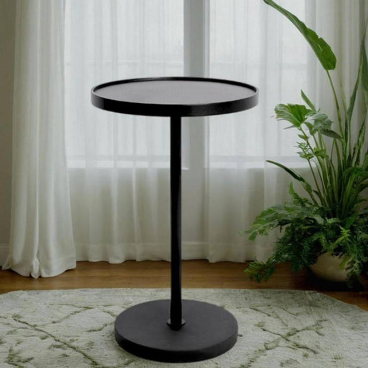 طاولة جانبية