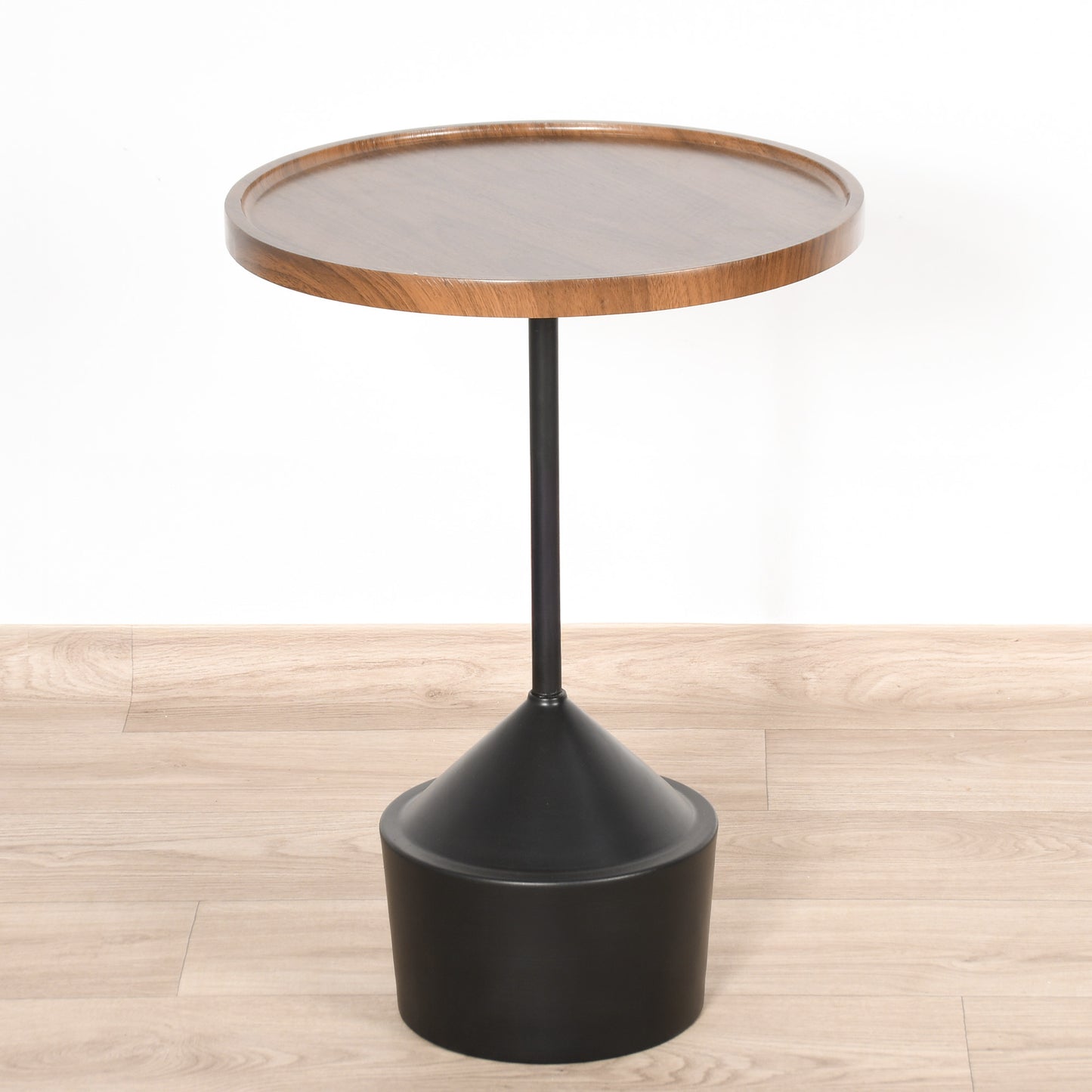 طاولة جانبية