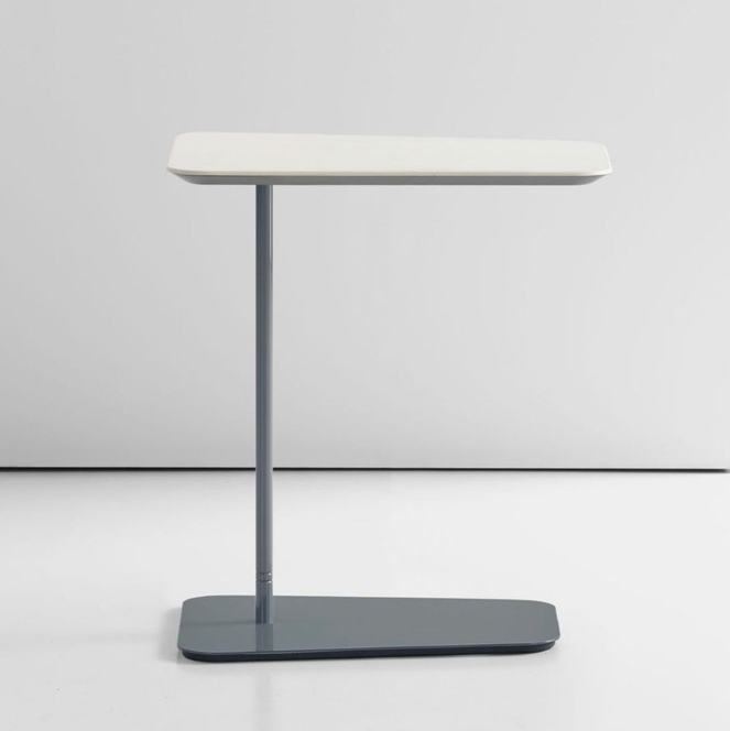 طاولة جانبية