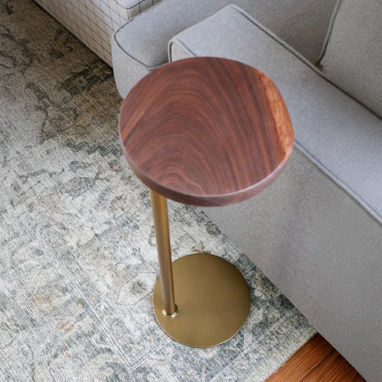 طاولة جانبية