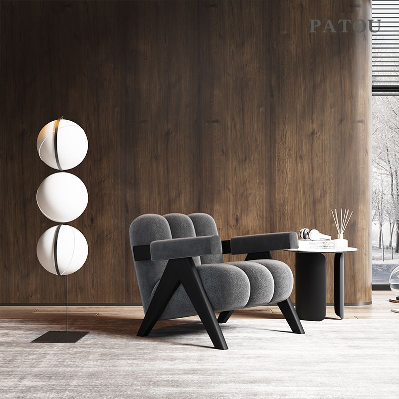 كرسي بذراعين