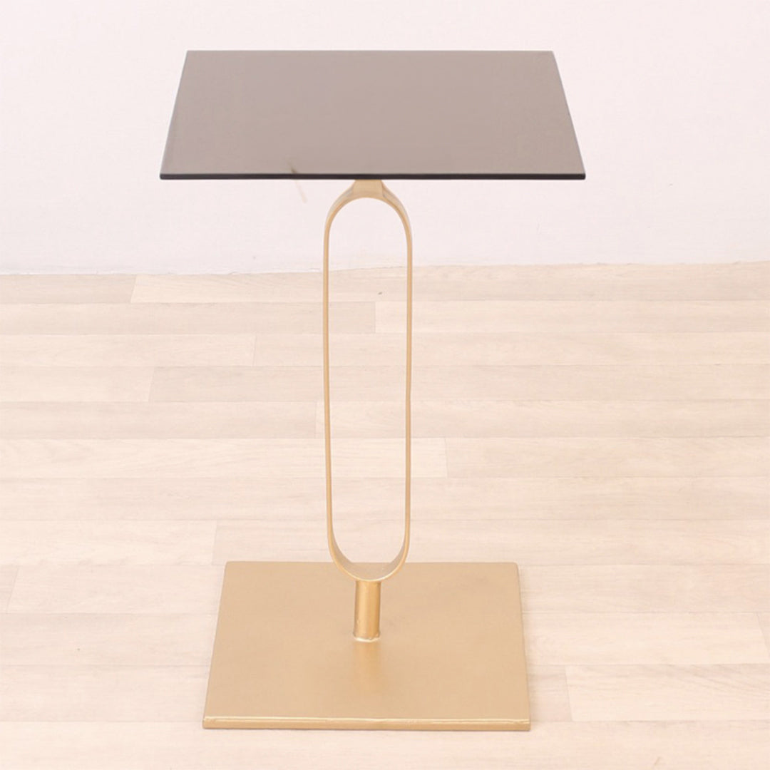 طاولة جانبية