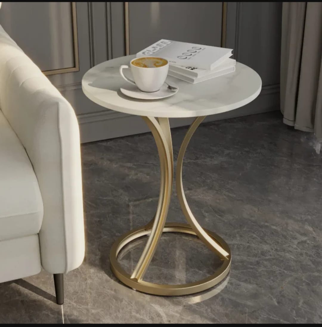 طاولة جانبية