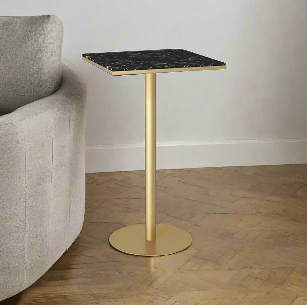 طاولة جانبية