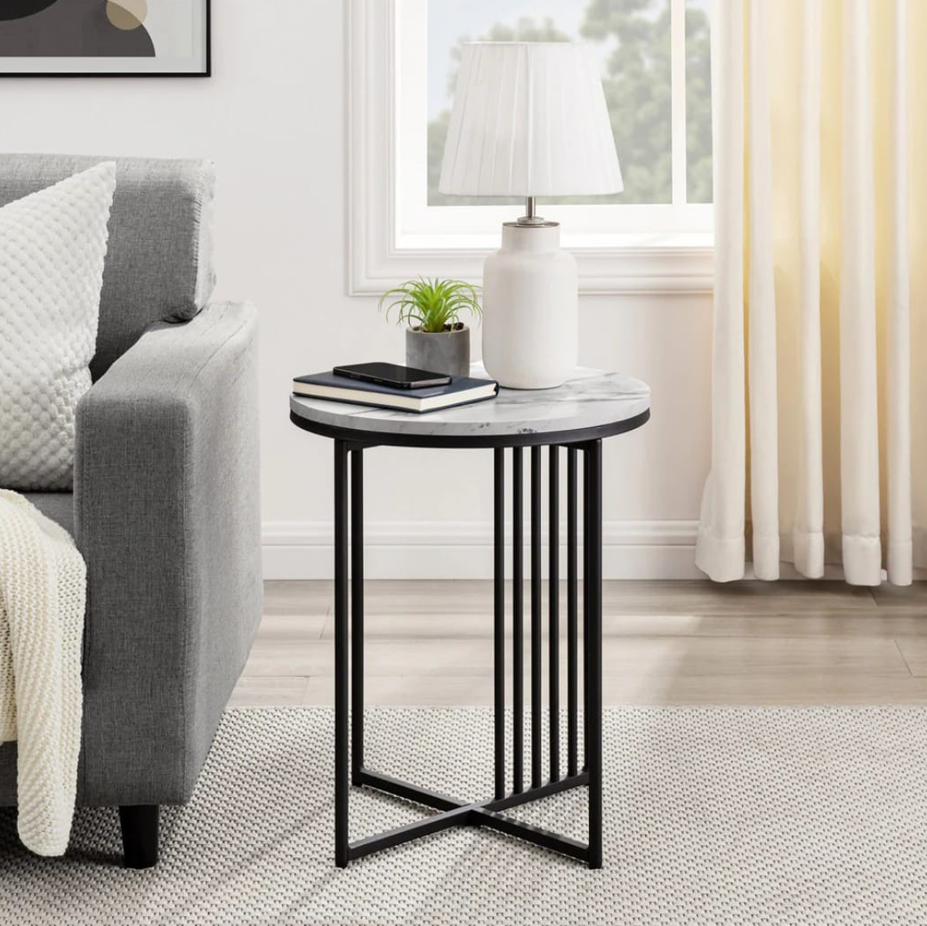 طاولة جانبية