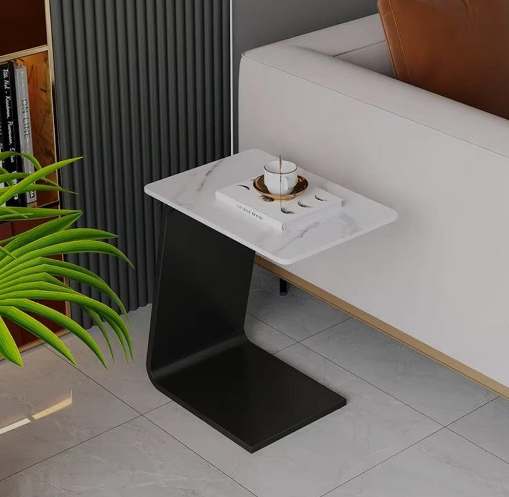 طاولة جانبية