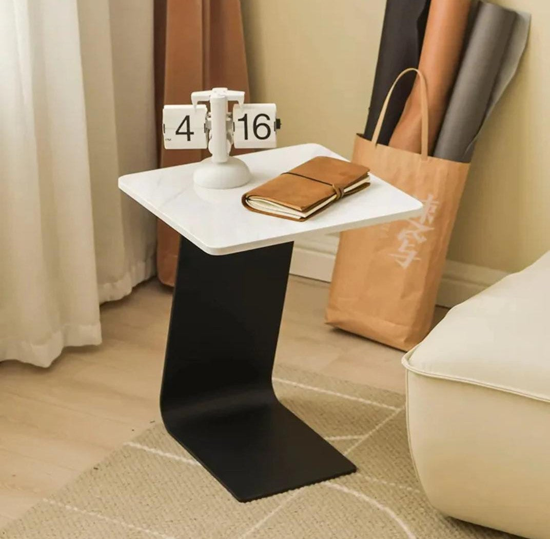 طاولة جانبية