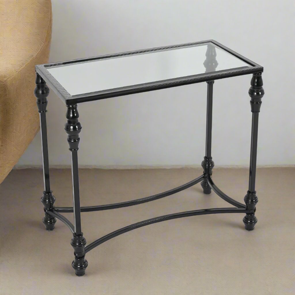 طاولة جانبية