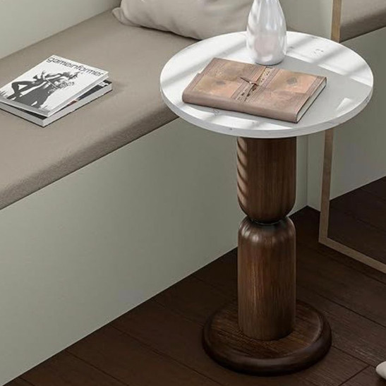 طاولة جانبية