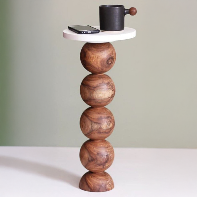 طاولة جانبية