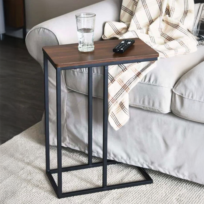 طاولة جانبية