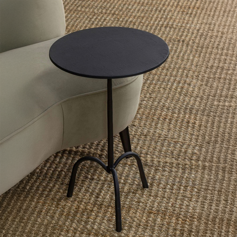 طاولة جانبية