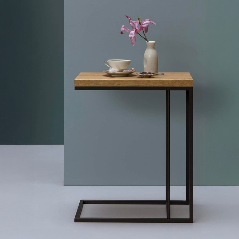 طاولة جانبية