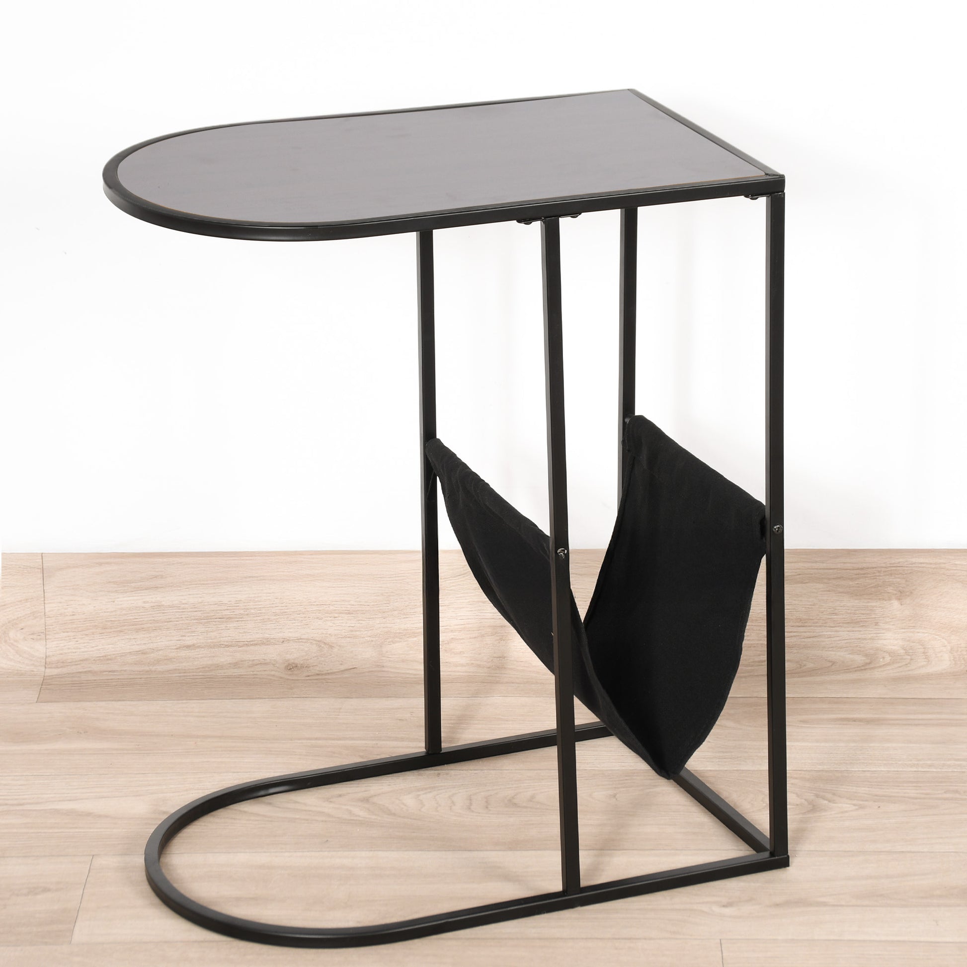 طاولة جانبية