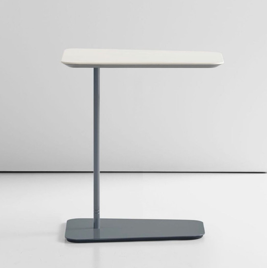 طاولة جانبية