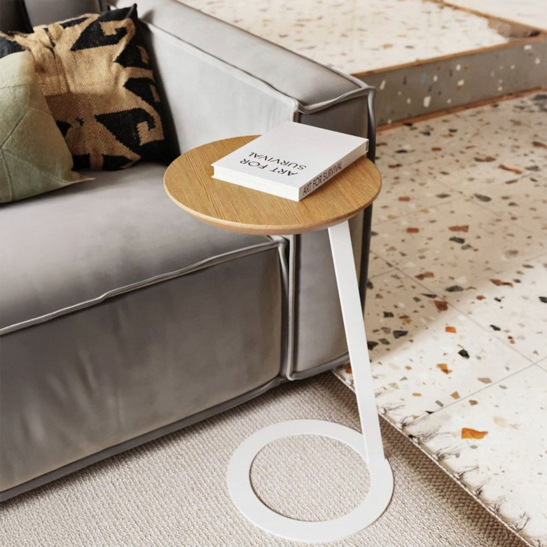 طاولة جانبية