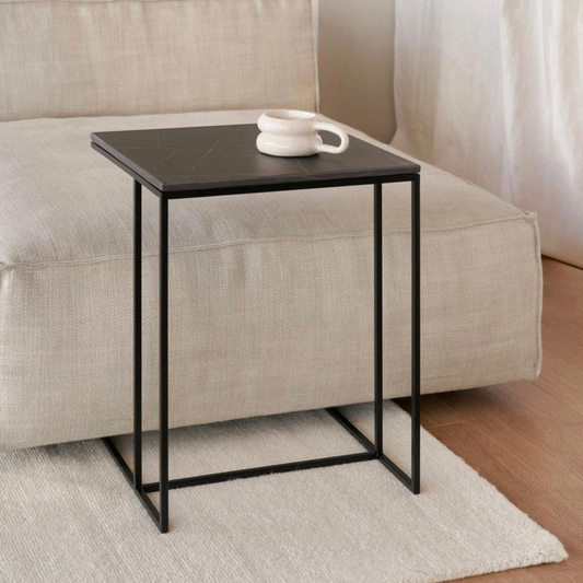 طاولة جانبية