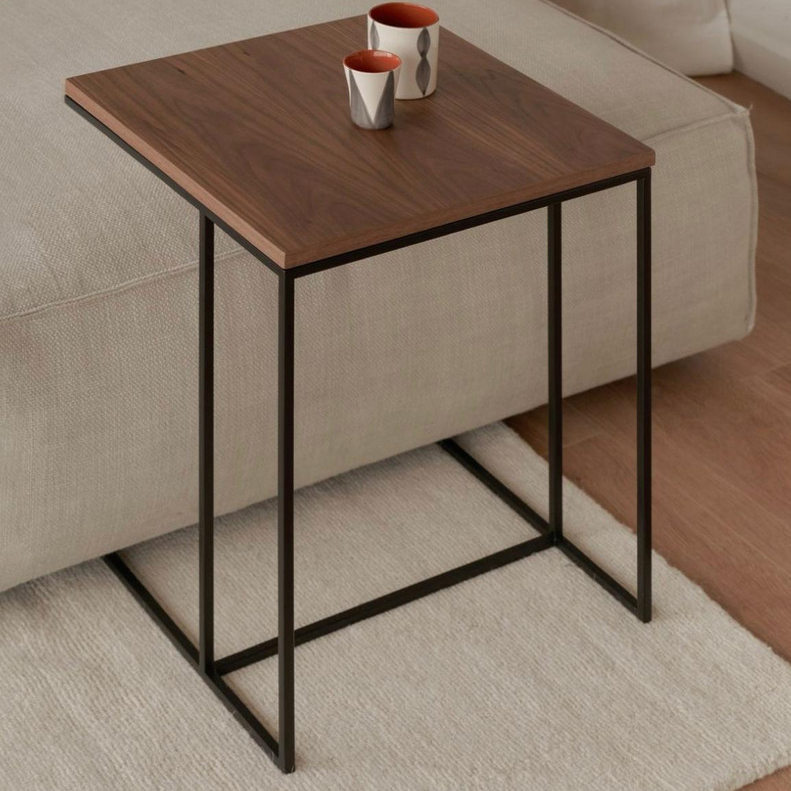 طاولة جانبية