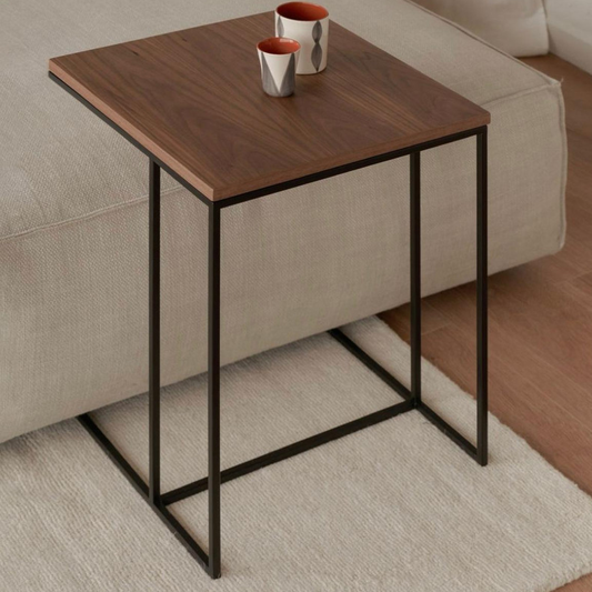 طاولة جانبية