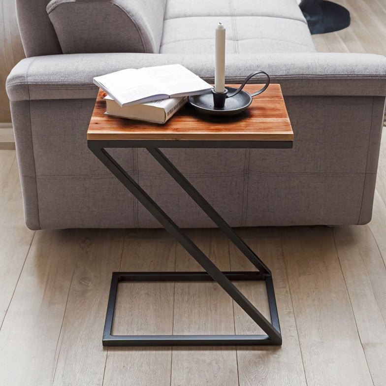 طاولة جانبية