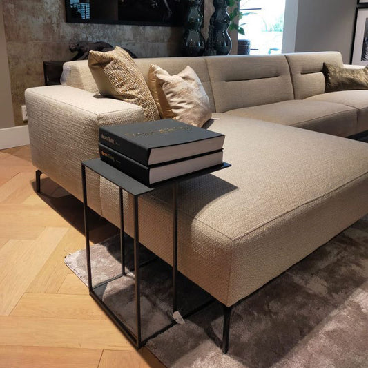 طاولة جانبية