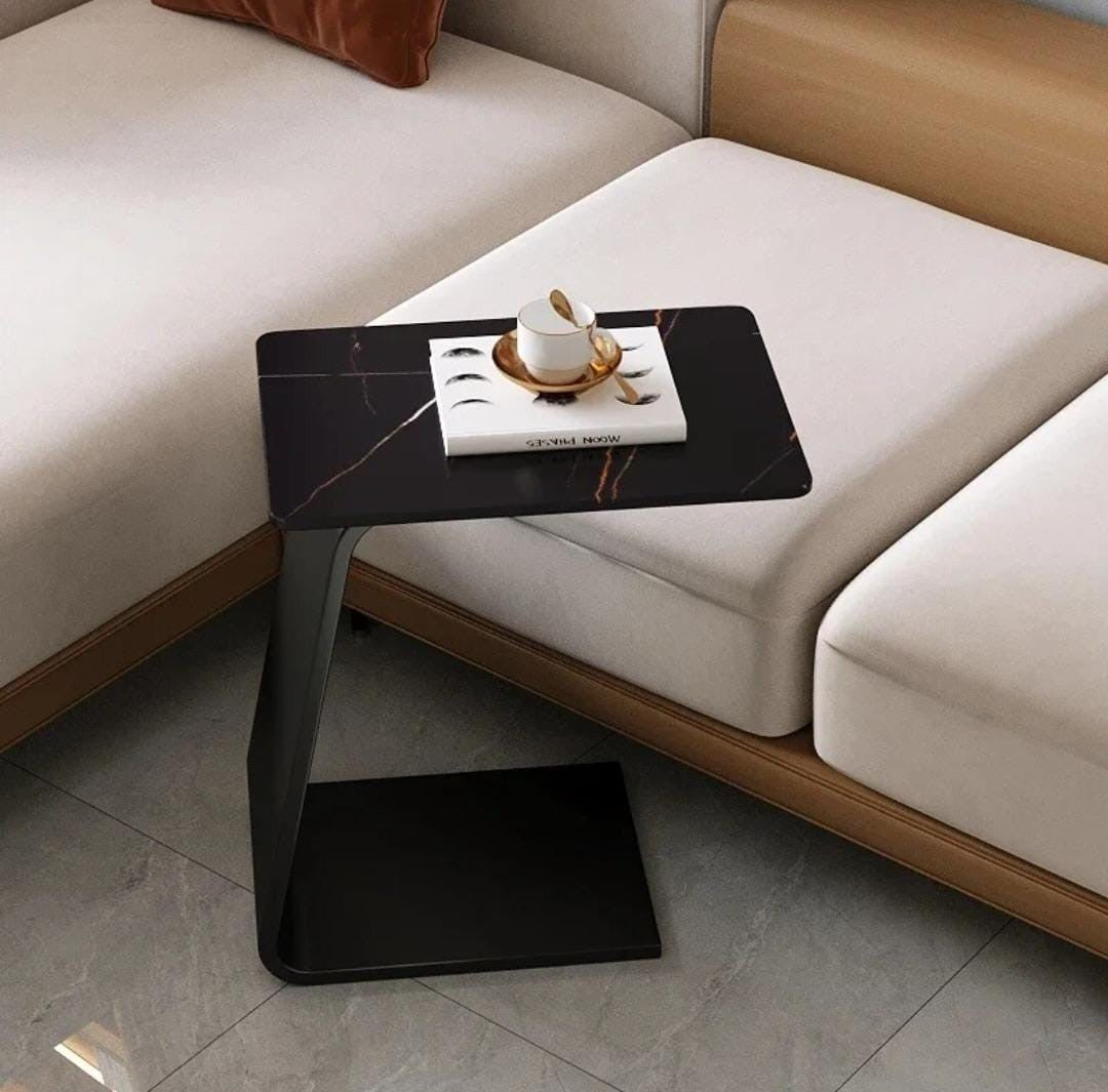 طاولة جانبية