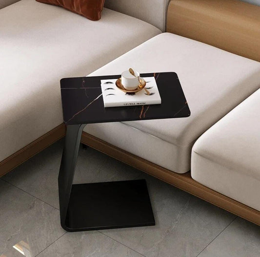 طاولة جانبية