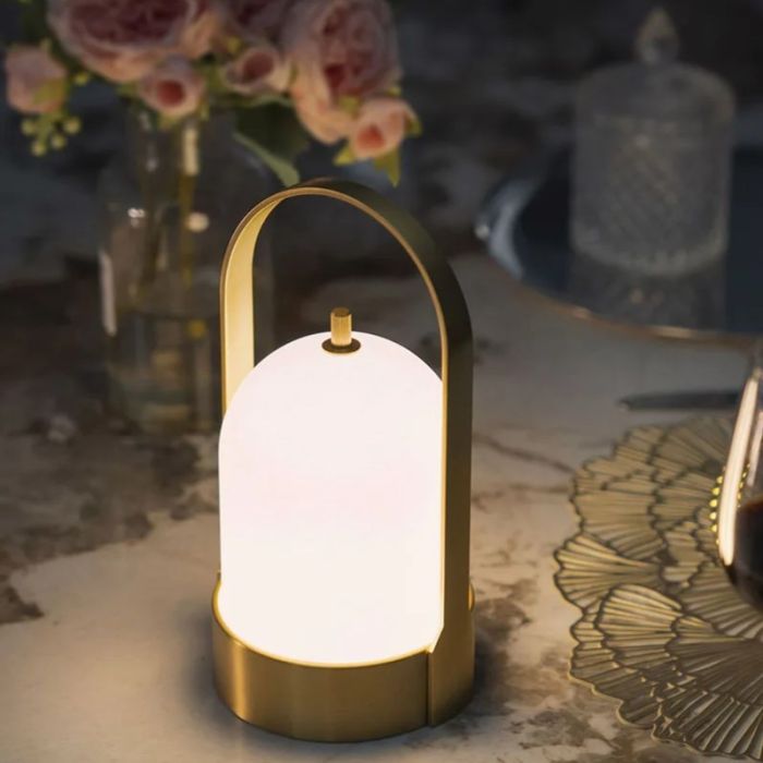 اباجورة طاولة