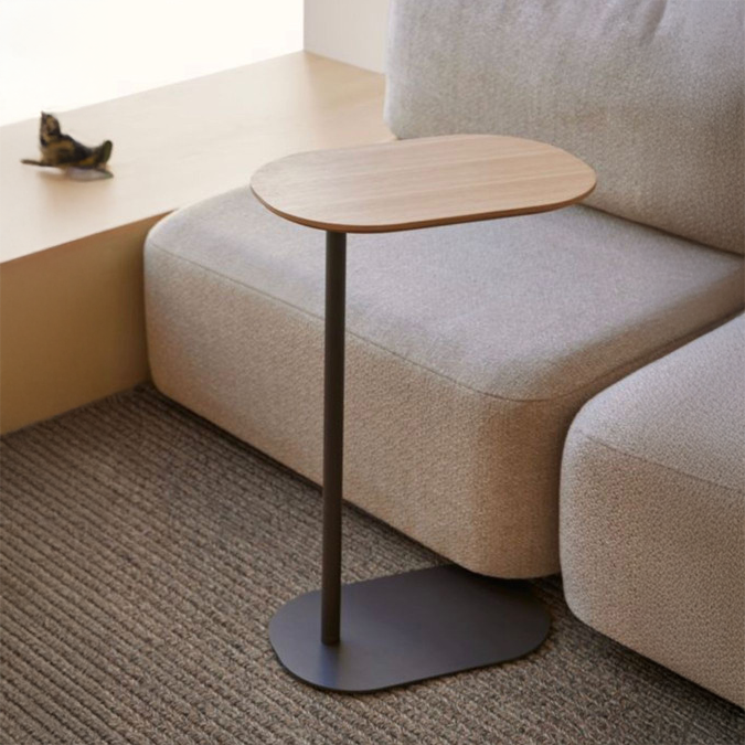 طاولة جانبية