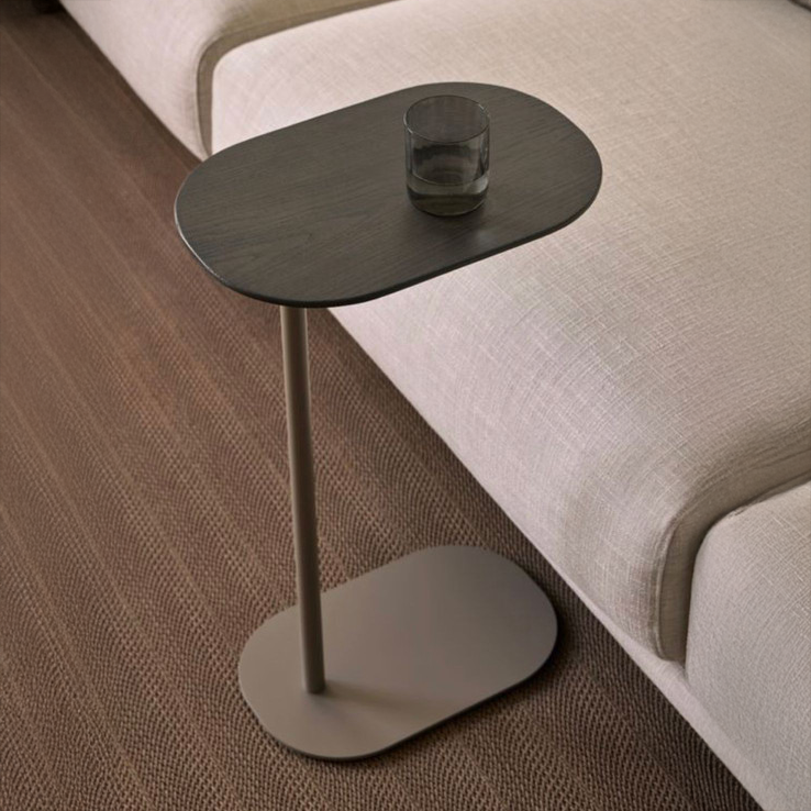 طاولة جانبية