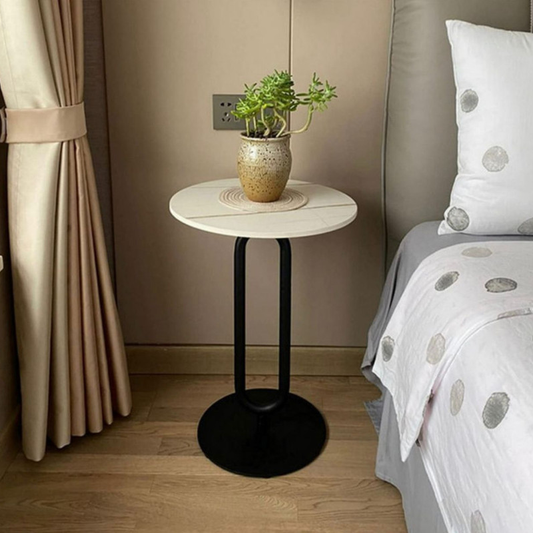 طاولة جانبية