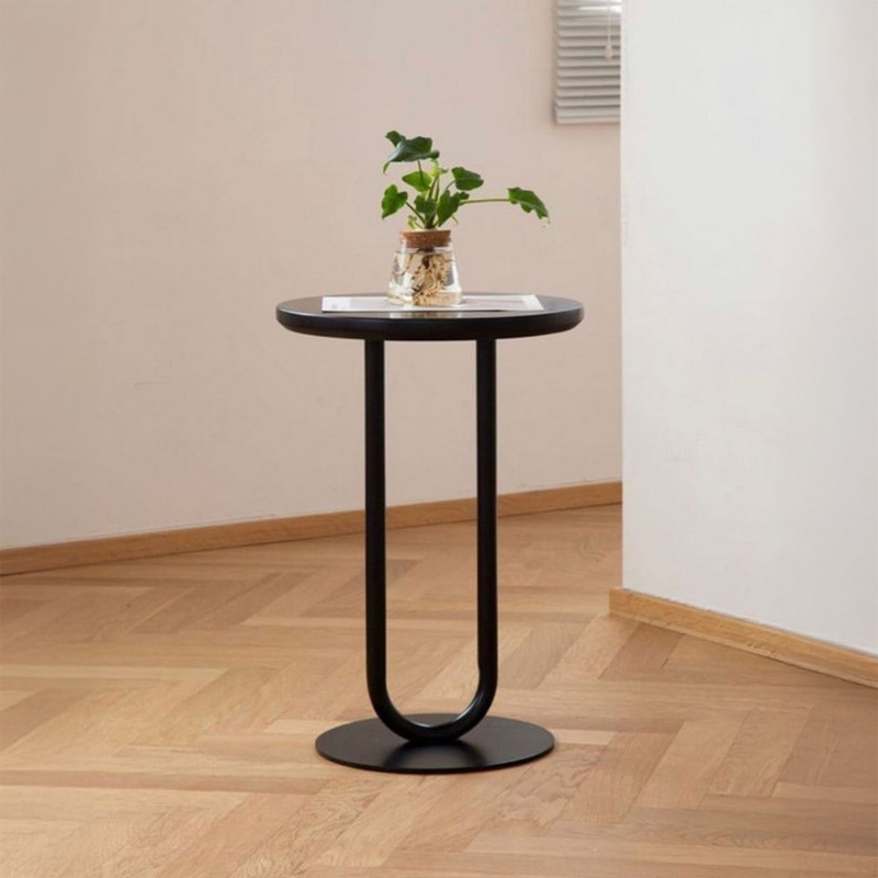 طاولة جانبية