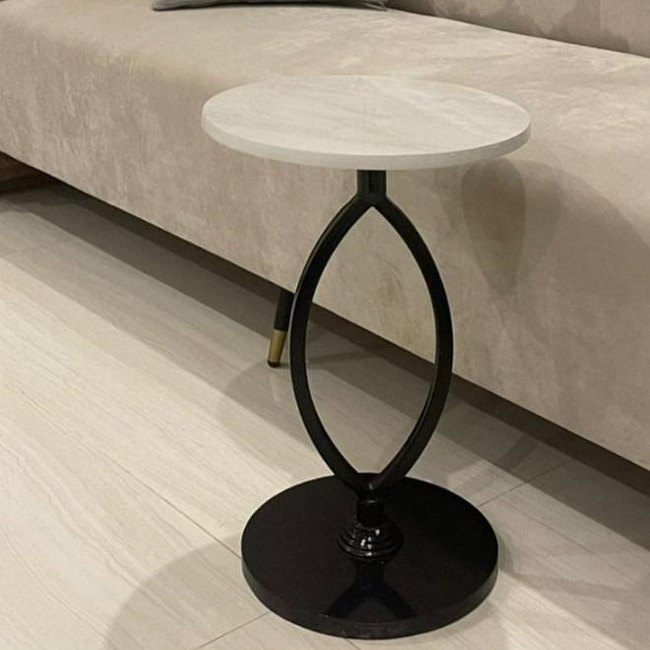 طاولة جانبية